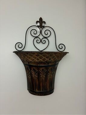 Source Unknown Bronze-Tone Fleur-de-Lis Wall Vase